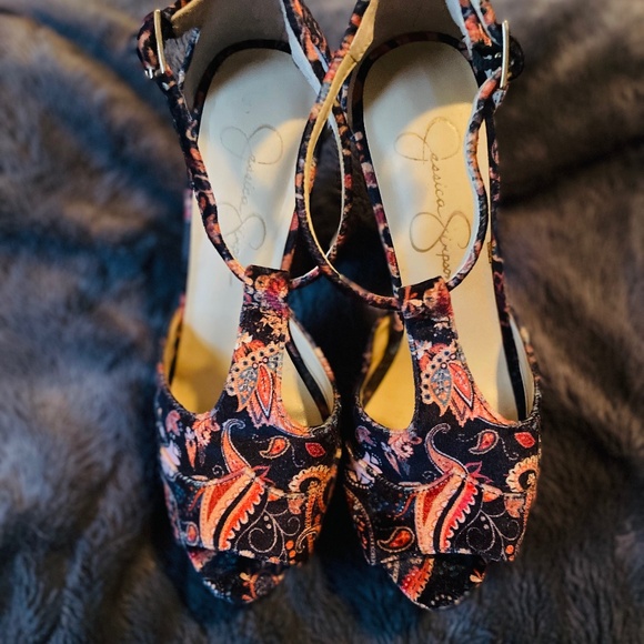 Rare Jessica Simpson Dark Navy Floral Pumps - Picture 2 of 3